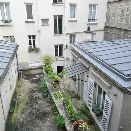 Au Coeur De Montmartre Lovers
